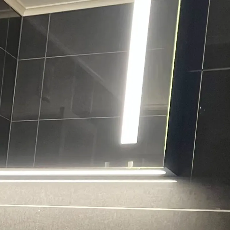 Badnor Leah speilskap (120cm), sort, m/stikkontakt og LED-lys