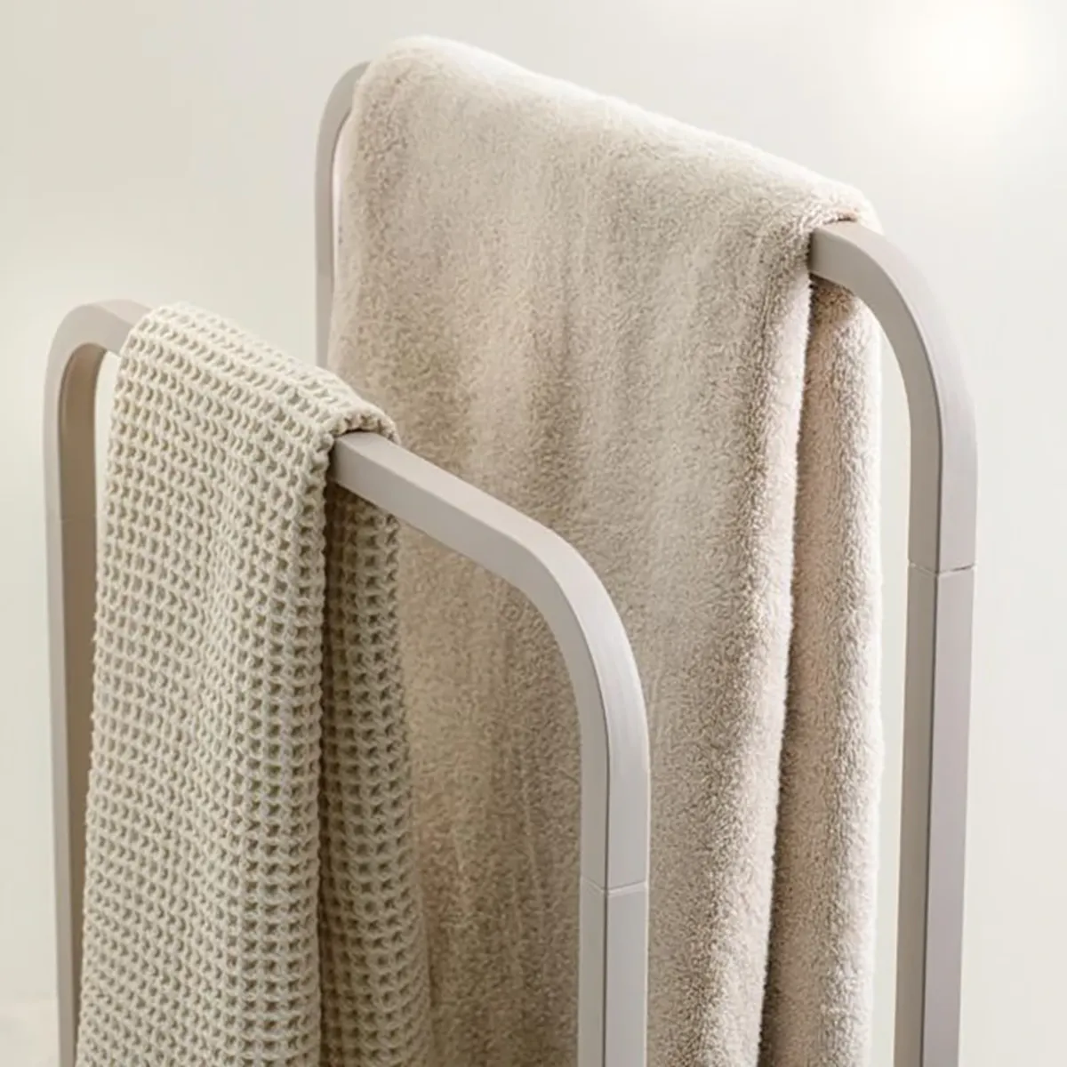 Sealskin Brix frittstående håndklestativ - Gråbeige